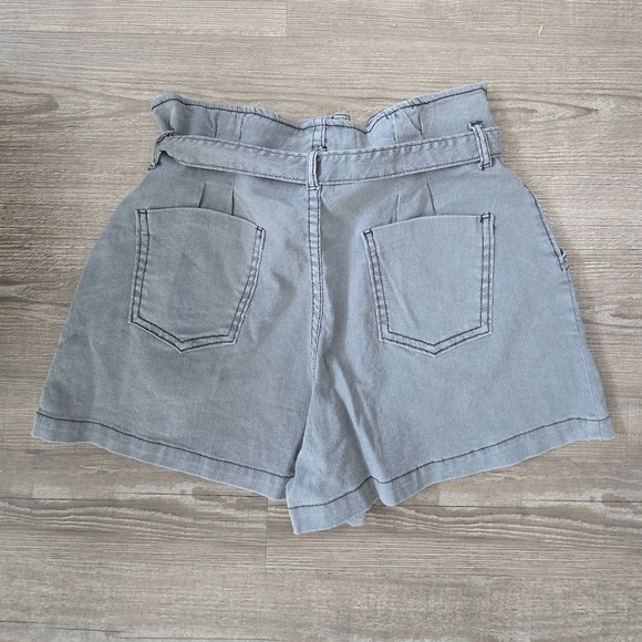 Nector clothing grey high waited, belted grey shorts size women's medium - Picture 2 of 6